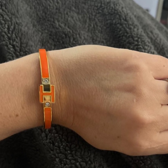 H bangle bracelet in Gold and Orange high end designer look - Picture 4 of 4